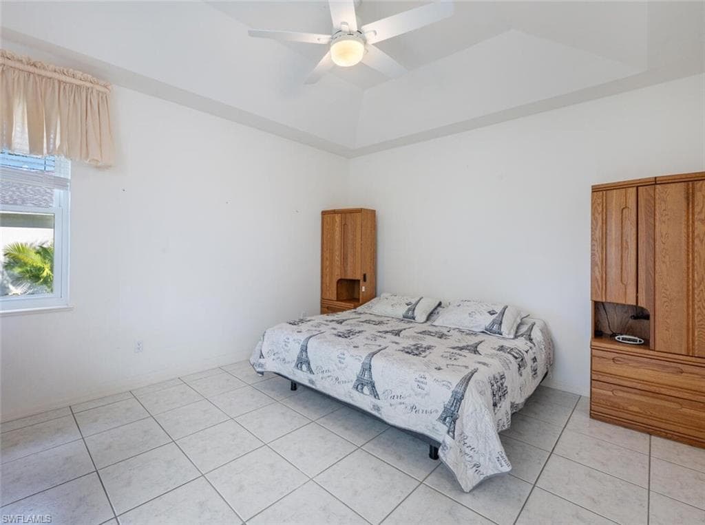 756 Charlemagne Blvd, Naples, FL 34112-9