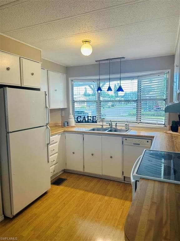 736 Knotty Pine Cir, North Fort Myers, FL 33917-13