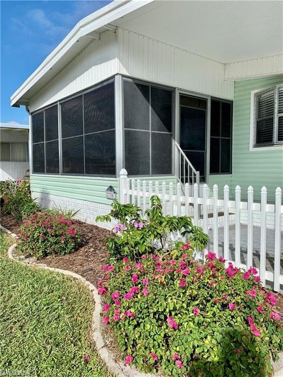 736 Knotty Pine Cir, North Fort Myers, FL 33917-2