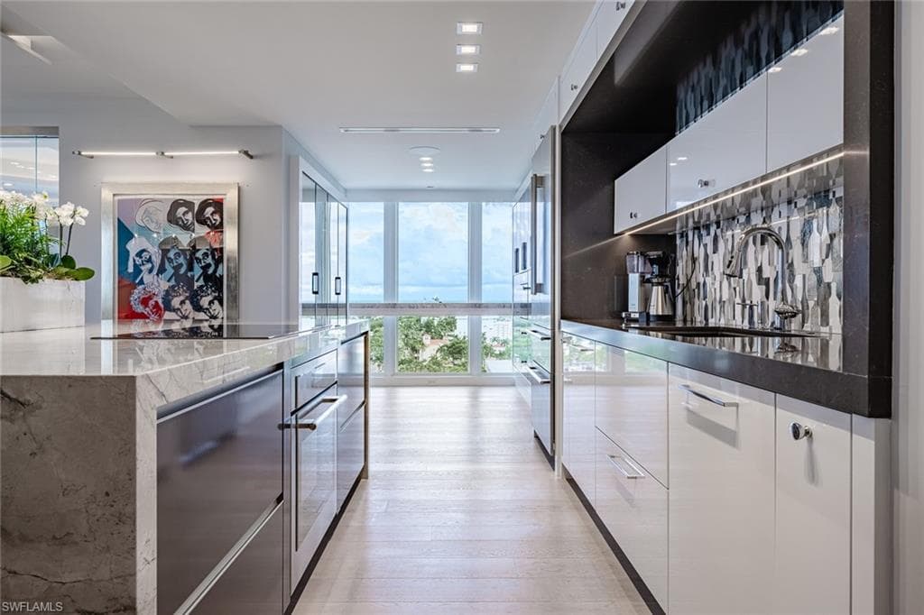 4051 Gulf Shore Blvd N 200, Naples, FL 34103-20