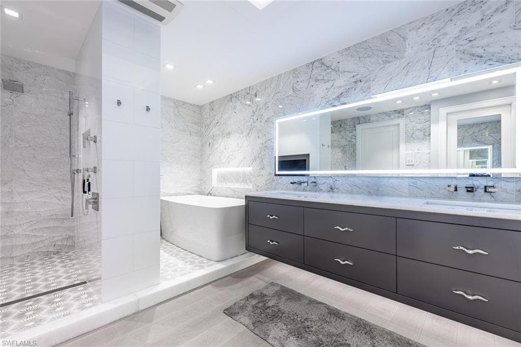 4051 Gulf Shore Blvd N 200, Naples, FL 34103-28