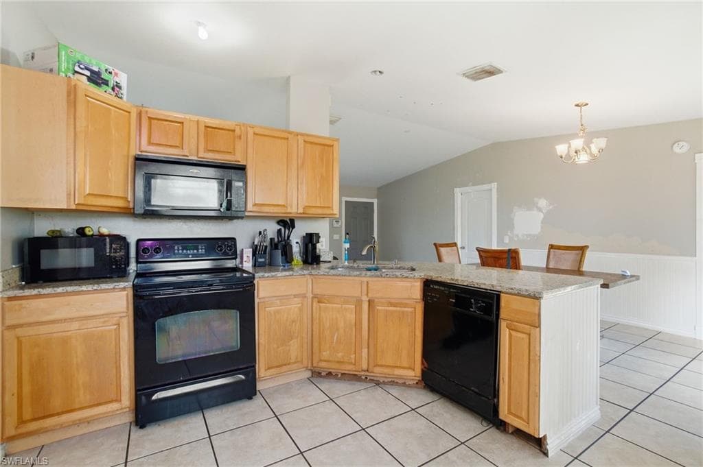 2801 28th St SW, Lehigh Acres, FL 33976-9
