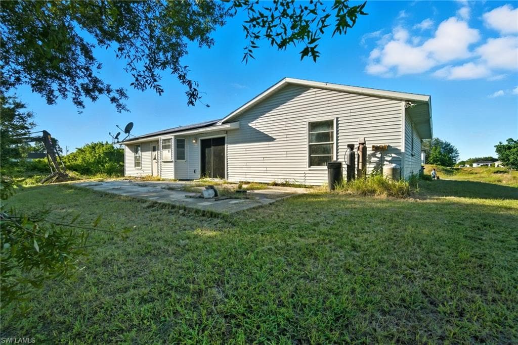 2801 28th St SW, Lehigh Acres, FL 33976-16