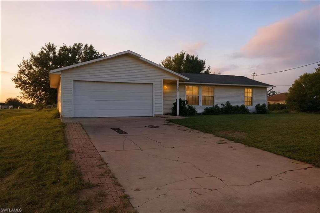 2801 28th St SW, Lehigh Acres, FL 33976-1