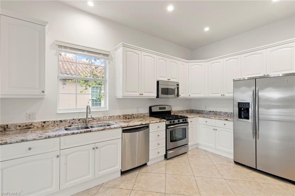 8961 Cherry Oaks Trl 202, Naples, FL 34114-17