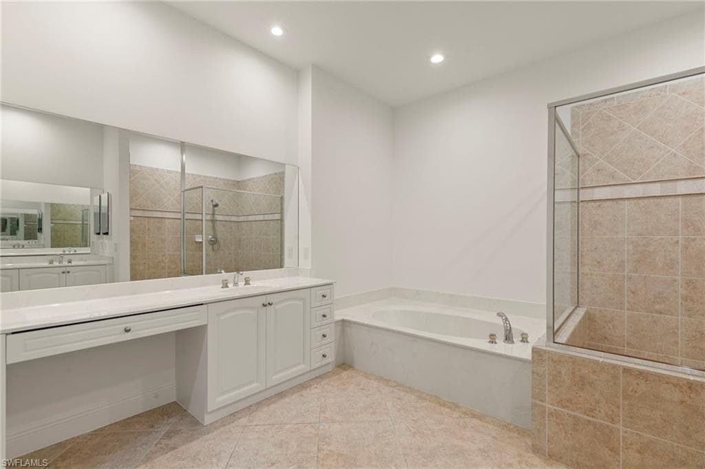 8961 Cherry Oaks Trl 202, Naples, FL 34114-24
