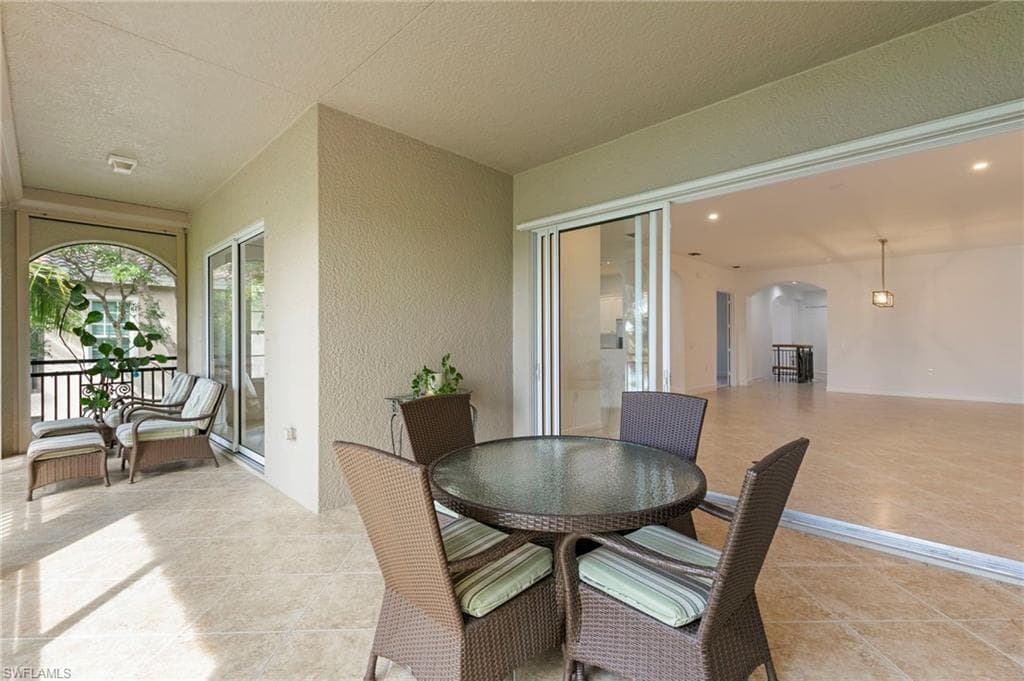 8961 Cherry Oaks Trl 202, Naples, FL 34114-35