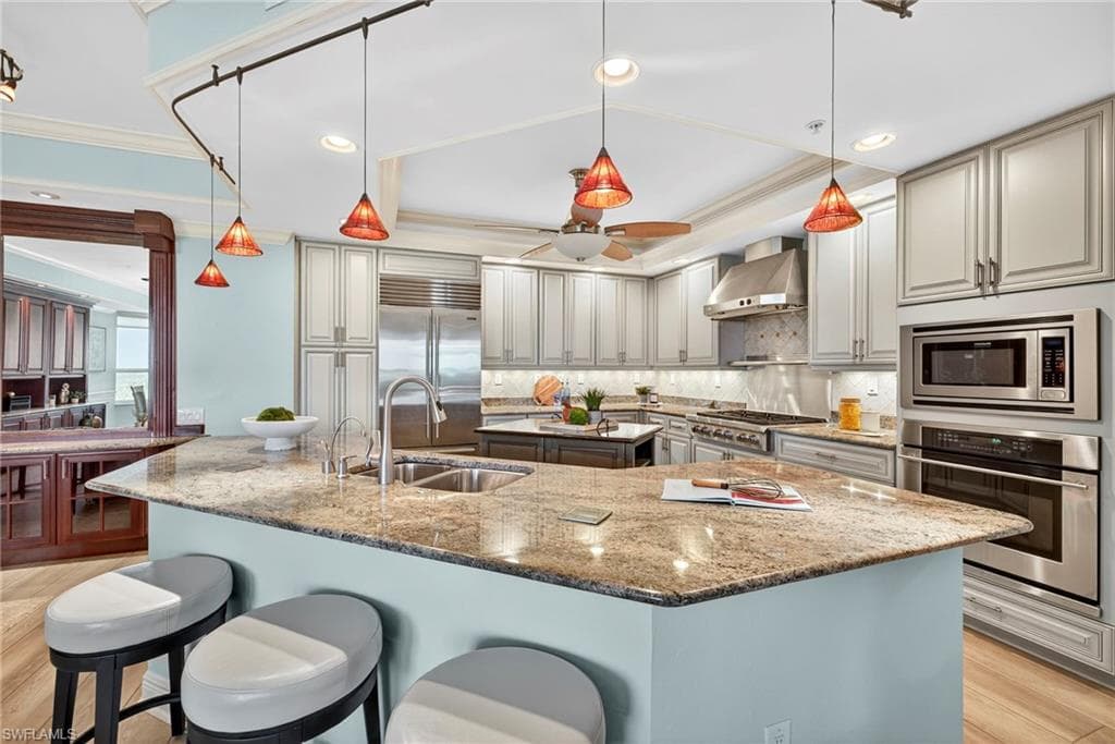 285 Grande Way 804, Naples, FL 34110-13