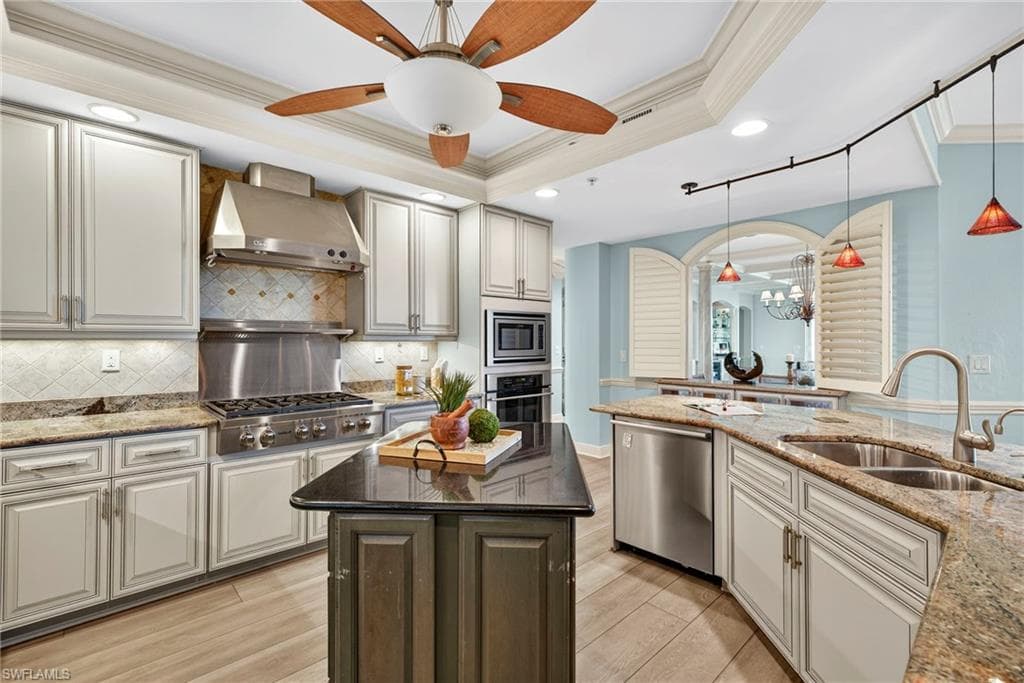 285 Grande Way 804, Naples, FL 34110-15
