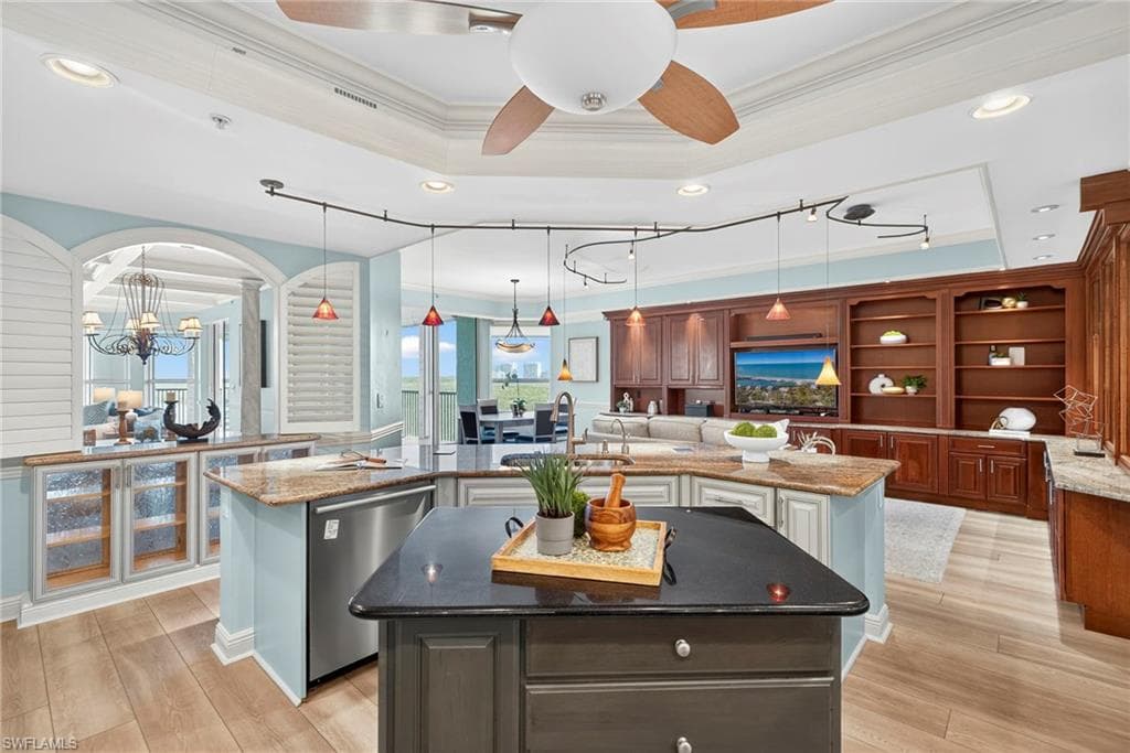 285 Grande Way 804, Naples, FL 34110-17