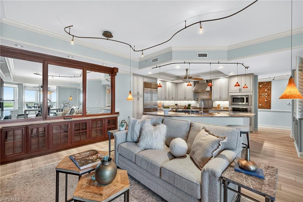 285 Grande Way 804, Naples, FL 34110-18