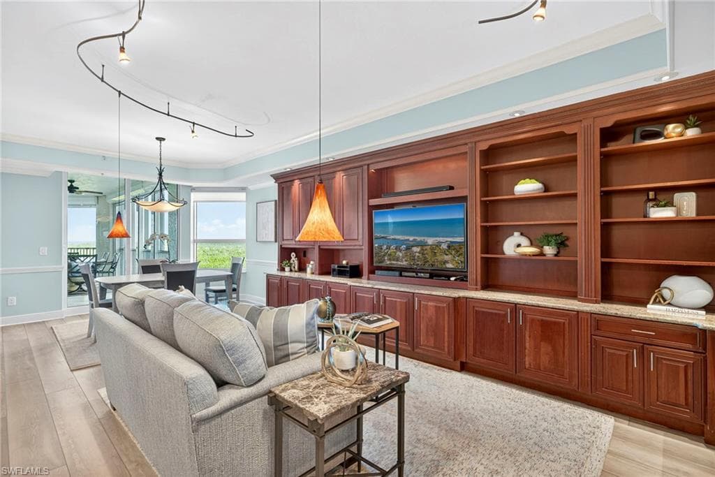 285 Grande Way 804, Naples, FL 34110-20