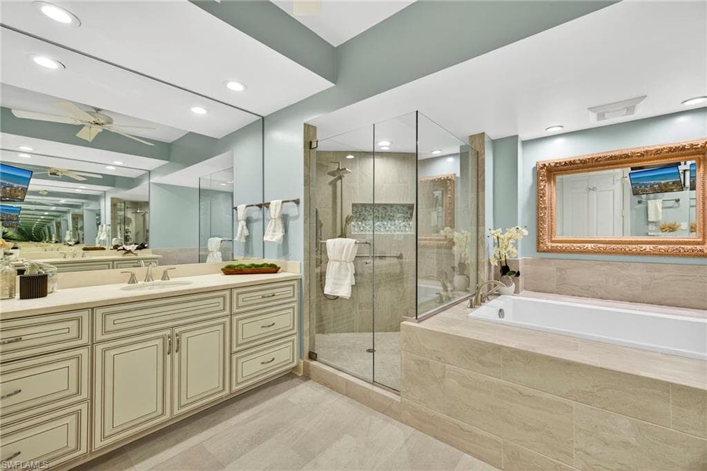 285 Grande Way 804, Naples, FL 34110-30