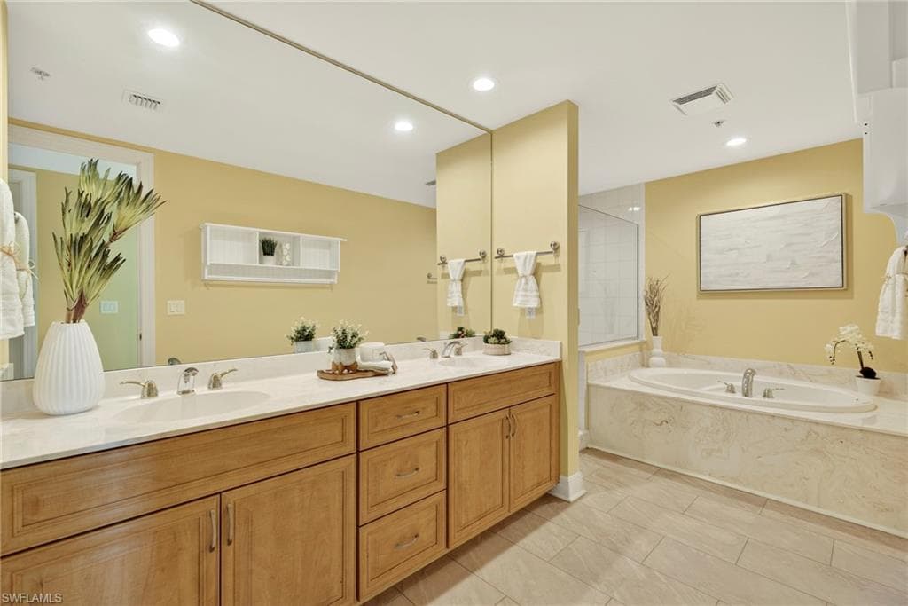 285 Grande Way 804, Naples, FL 34110-32