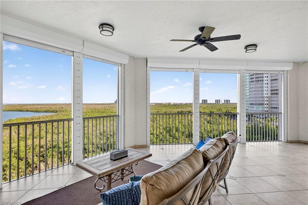 285 Grande Way 804, Naples, FL 34110-36
