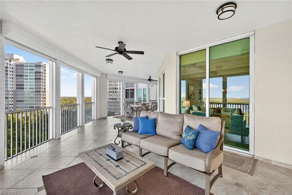 285 Grande Way 804, Naples, FL 34110-37