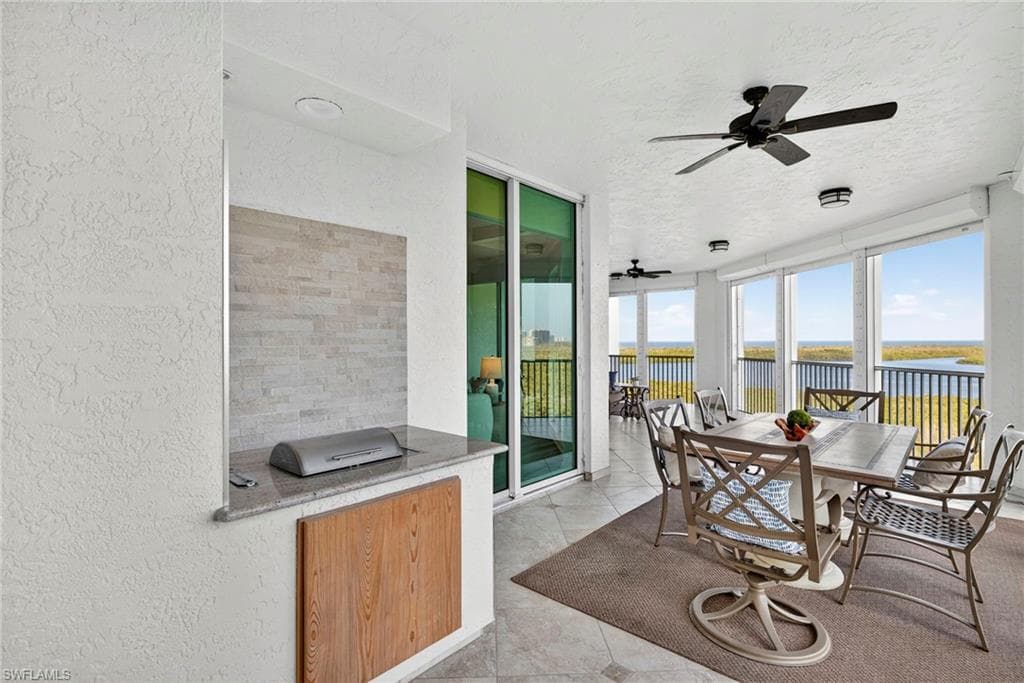 285 Grande Way 804, Naples, FL 34110-38