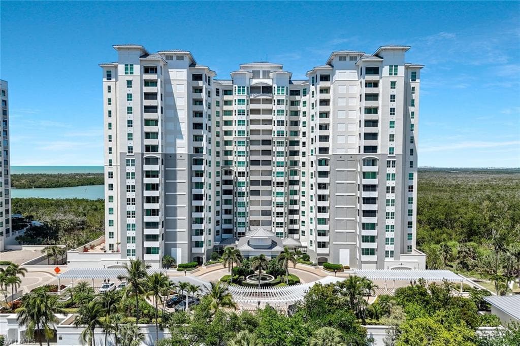285 Grande Way 804, Naples, FL 34110-3