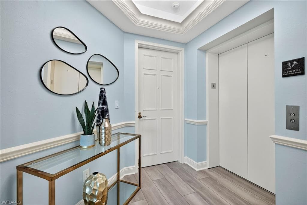 285 Grande Way 804, Naples, FL 34110-4