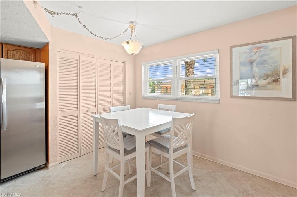 372 Charlemagne Blvd B 202, Naples, FL 34112-9