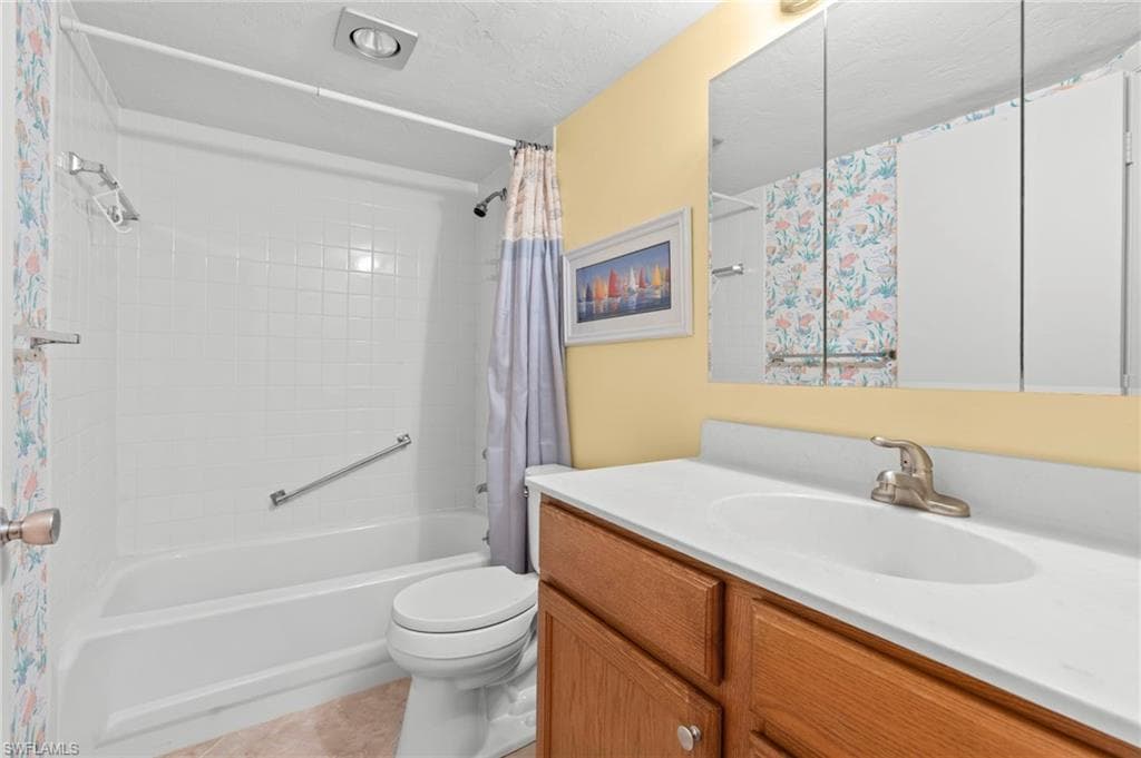 372 Charlemagne Blvd B 202, Naples, FL 34112-13