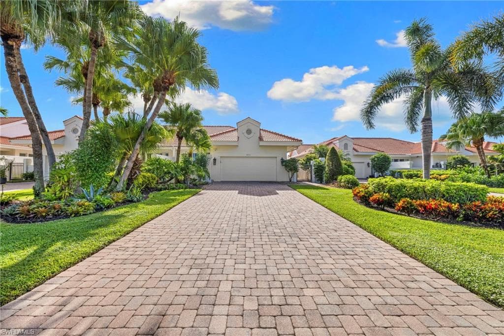 4453 Yacht Harbor Dr, Naples, FL 34112-24