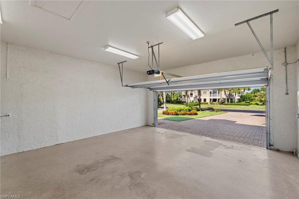 4453 Yacht Harbor Dr, Naples, FL 34112-28
