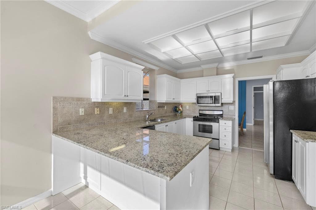 4453 Yacht Harbor Dr, Naples, FL 34112-7