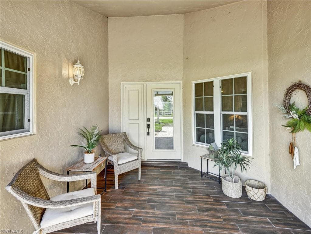 421 Countryside Dr, Naples, FL 34104-8