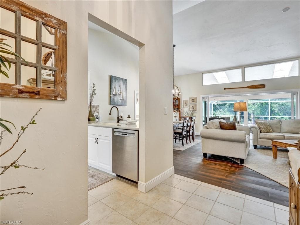 421 Countryside Dr, Naples, FL 34104-9