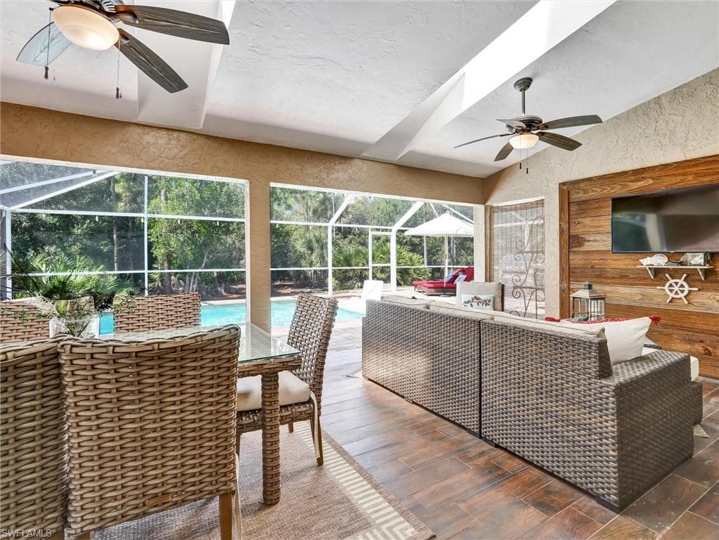 421 Countryside Dr, Naples, FL 34104-28