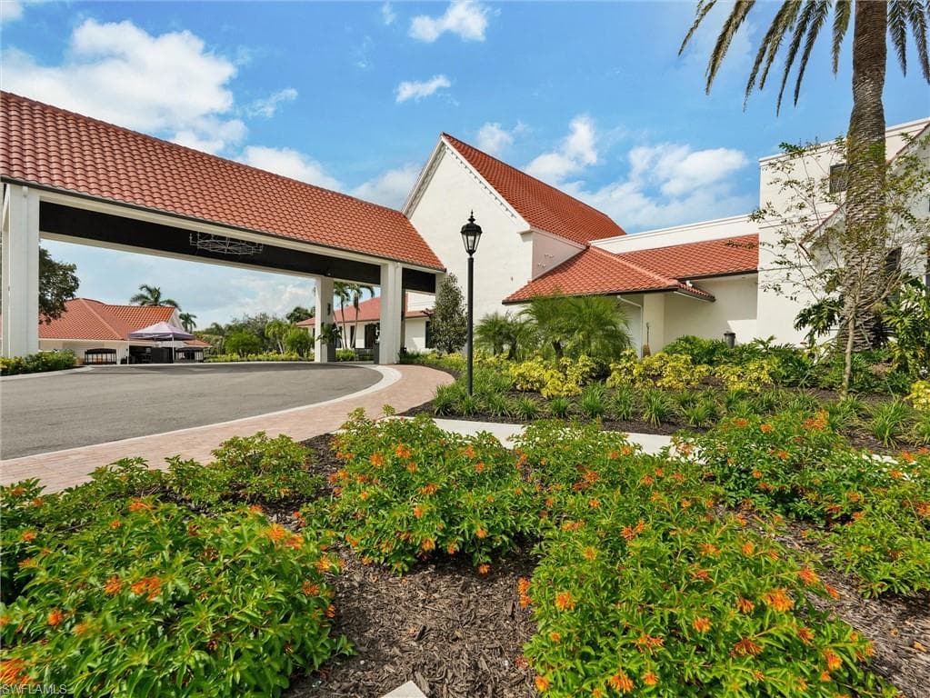 421 Countryside Dr, Naples, FL 34104-31