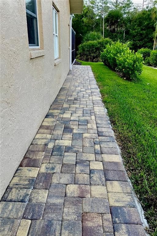 421 Countryside Dr, Naples, FL 34104-7