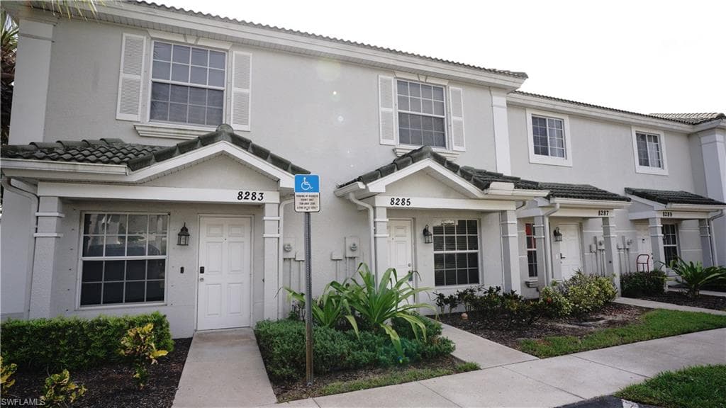 8285 Pacific Beach Dr, Fort Myers, FL 33966-1