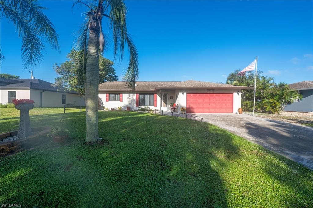 27580 Playa Del Rey Ln, Bonita Springs, FL 34135-1