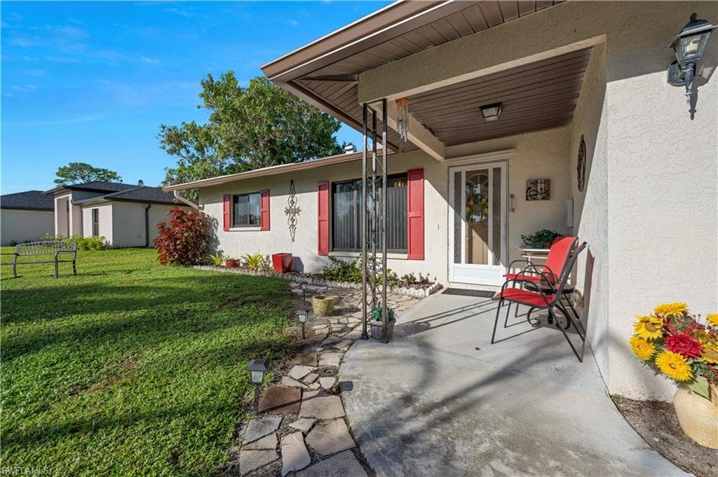 27580 Playa Del Rey Ln, Bonita Springs, FL 34135-2