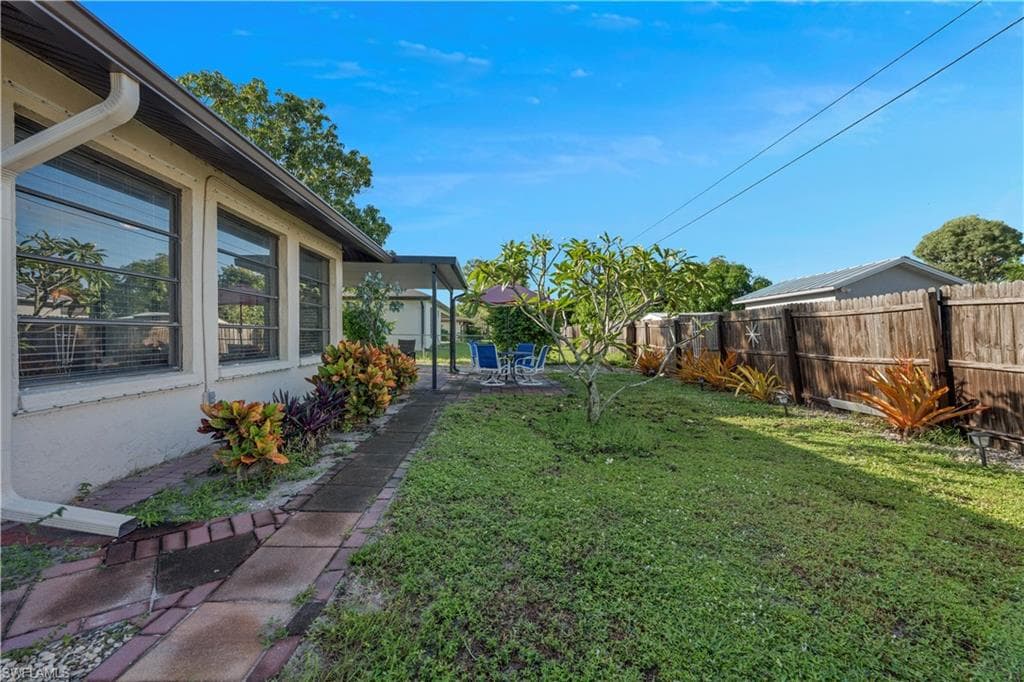 27580 Playa Del Rey Ln, Bonita Springs, FL 34135-5