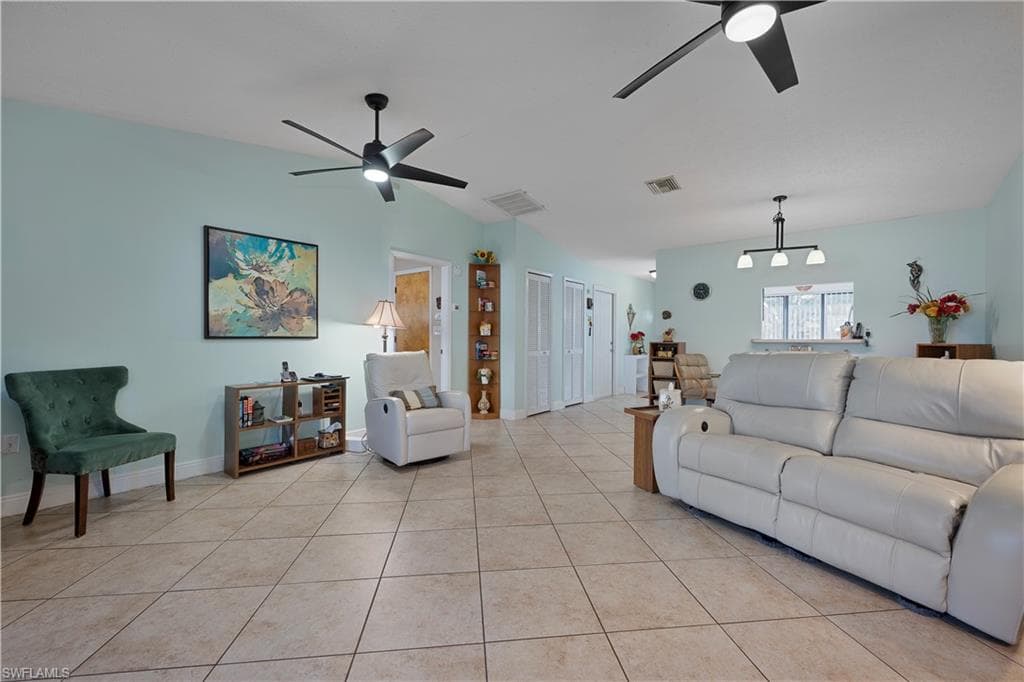 27580 Playa Del Rey Ln, Bonita Springs, FL 34135-7