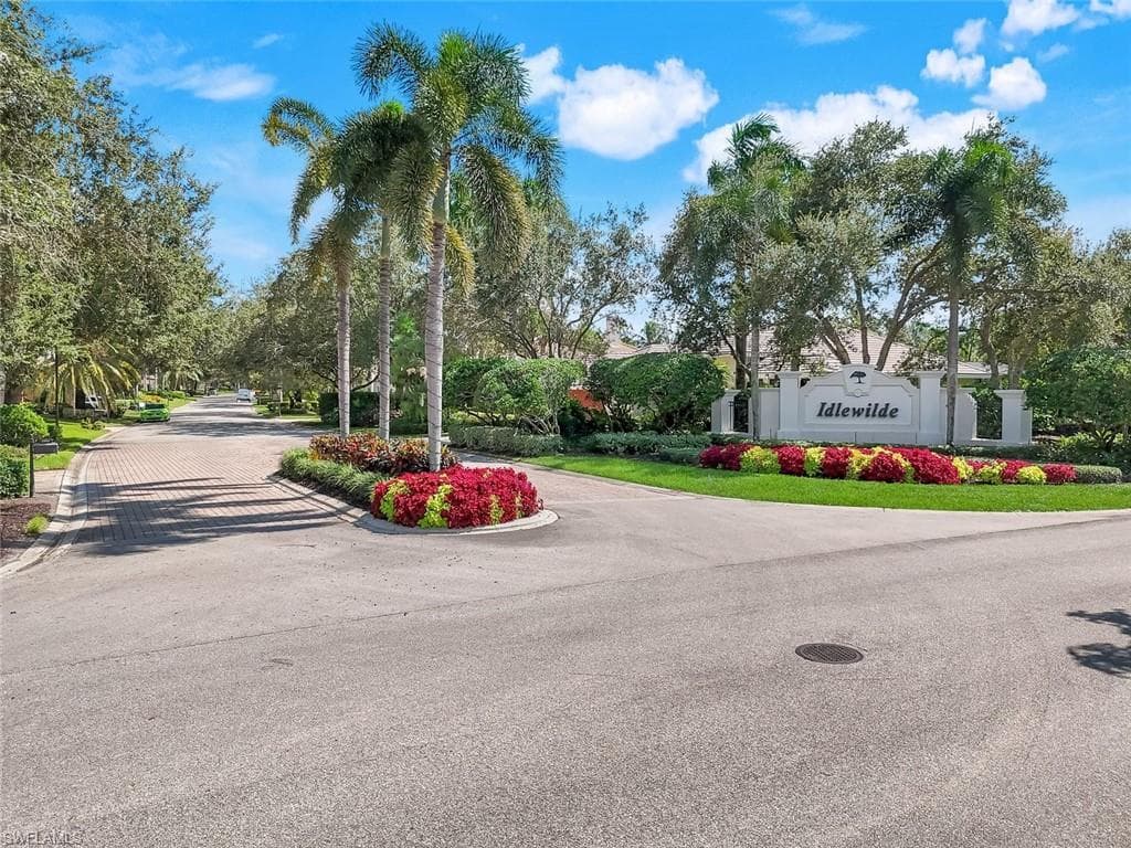 10005 Idle Pine Ln, Estero, FL 34135-2