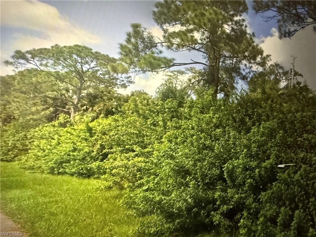 5th St NW, Naples, FL 34120-2