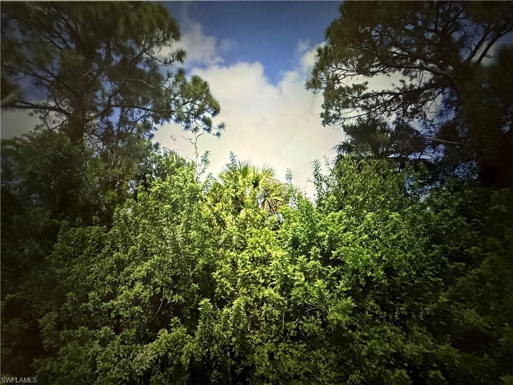 5th St NW, Naples, FL 34120-4