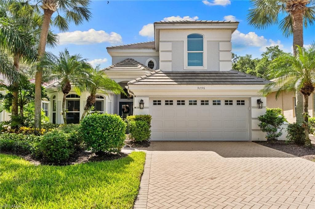 9296 Troon Lakes Dr, Naples, FL 34109-2