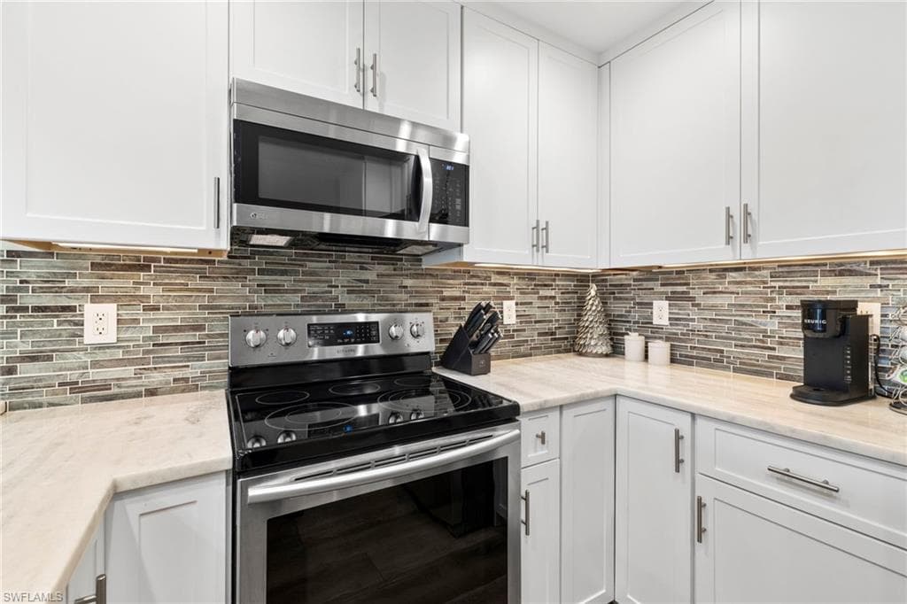 9101 Vanderbilt Dr 1, Naples, FL 34108-8