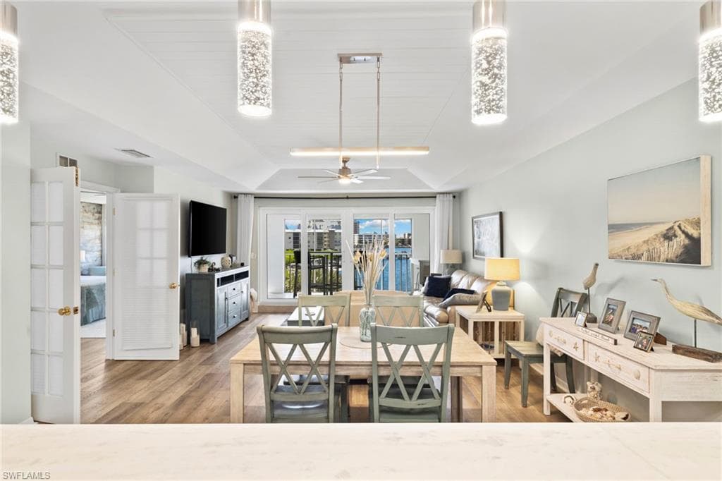 9101 Vanderbilt Dr 1, Naples, FL 34108-9