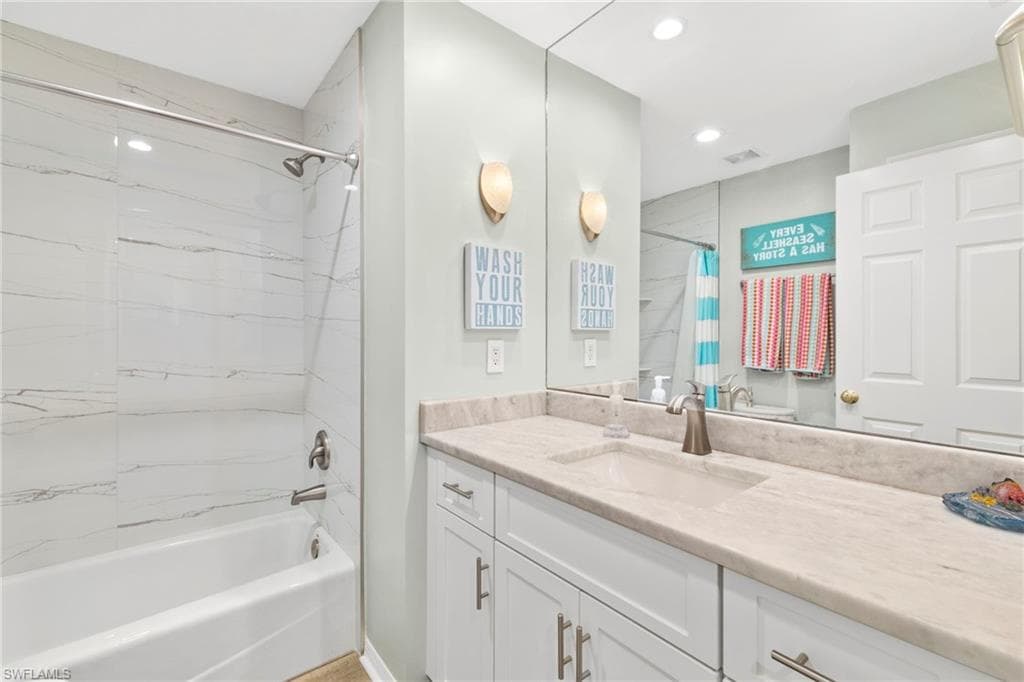 9101 Vanderbilt Dr 1, Naples, FL 34108-14