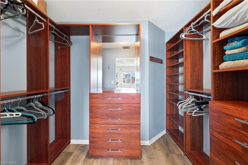 9101 Vanderbilt Dr 1, Naples, FL 34108-18