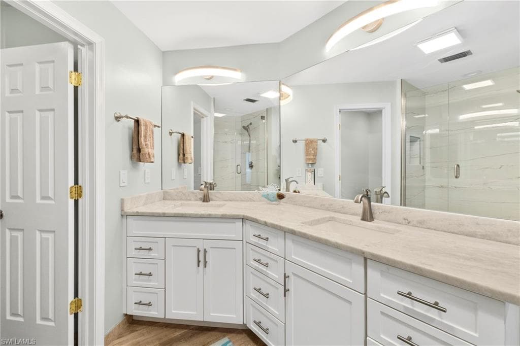 9101 Vanderbilt Dr 1, Naples, FL 34108-19