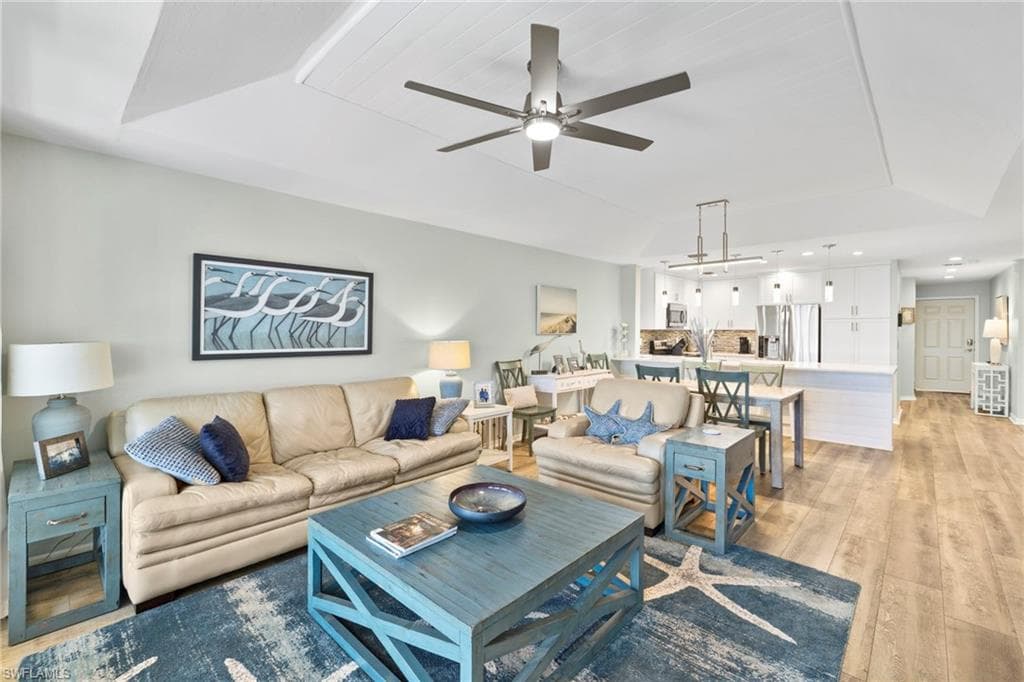 9101 Vanderbilt Dr 1, Naples, FL 34108-23