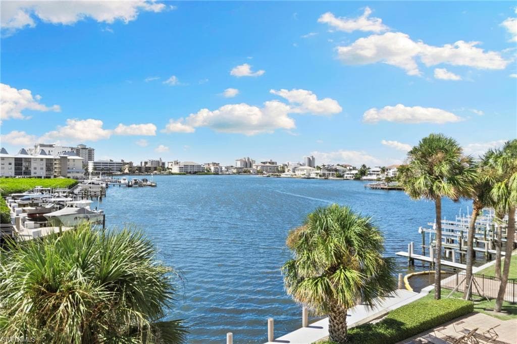 9101 Vanderbilt Dr 1, Naples, FL 34108-27