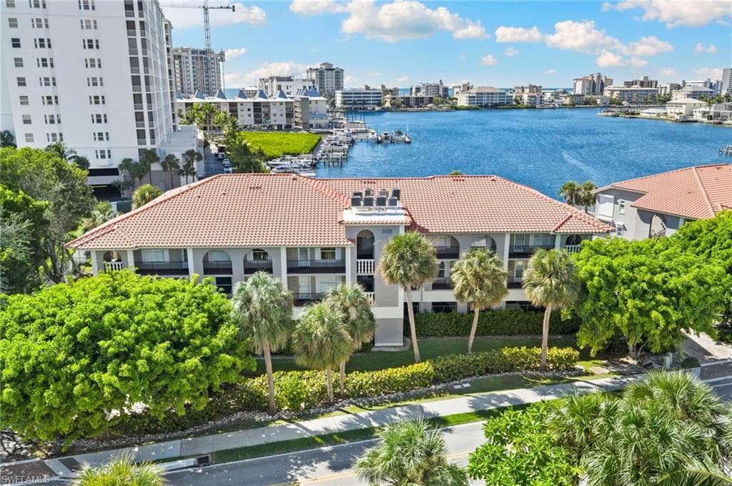 9101 Vanderbilt Dr 1, Naples, FL 34108-1